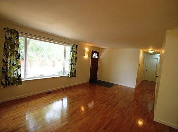 3rd image of 1547 NE 171st St