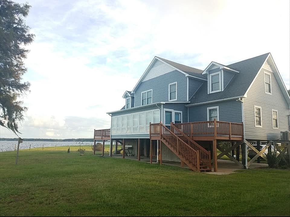 1st image of 610 E Bayside Dr