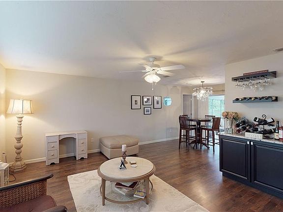 5th image of 6809 Carmelle Dr