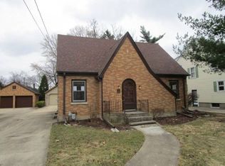 11 N Edison Ave, Elgin, IL 60123