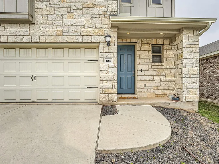 104 Red Cedar Ct — Photo 2