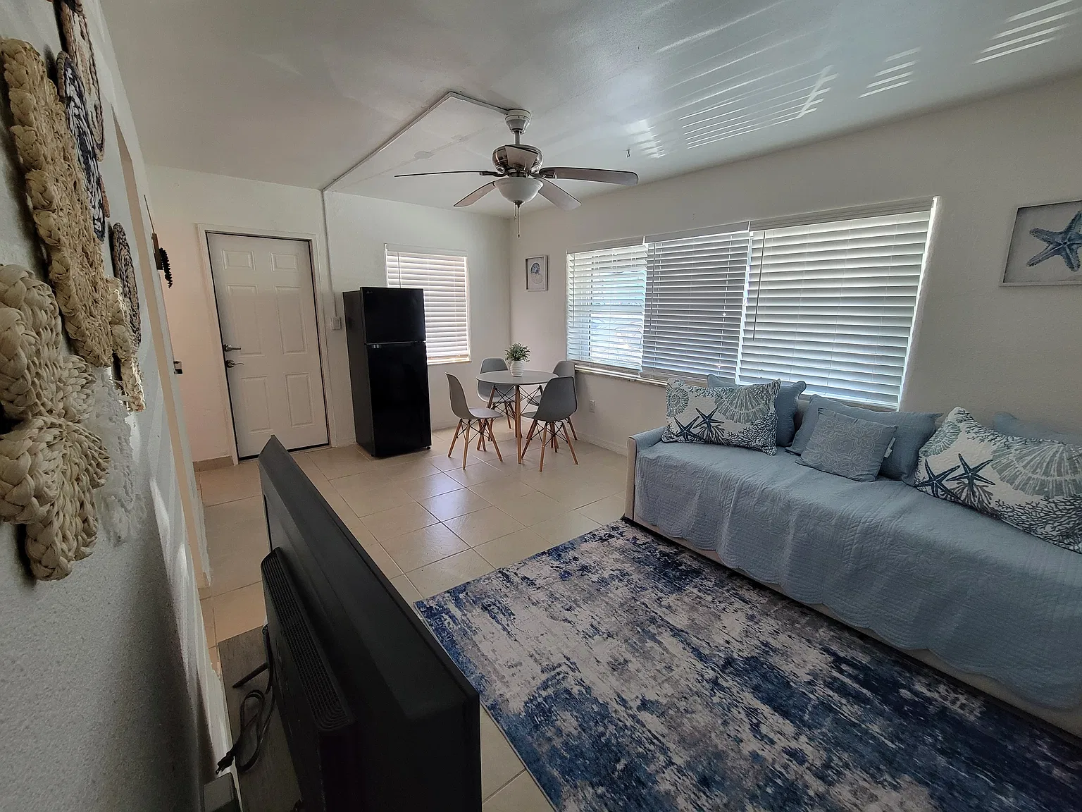 Studio, 400 sqft, $1,300 — Photo 4