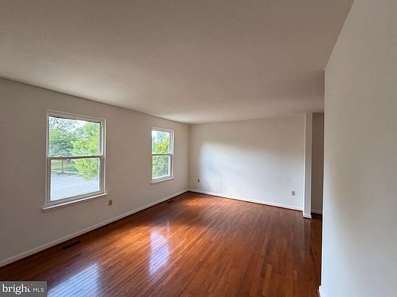 3rd image of 12708 Lampton Ln