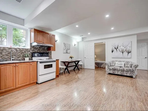 2359 Pilgrim Sq #Basement, Oshawa, ON L1L 0C2
