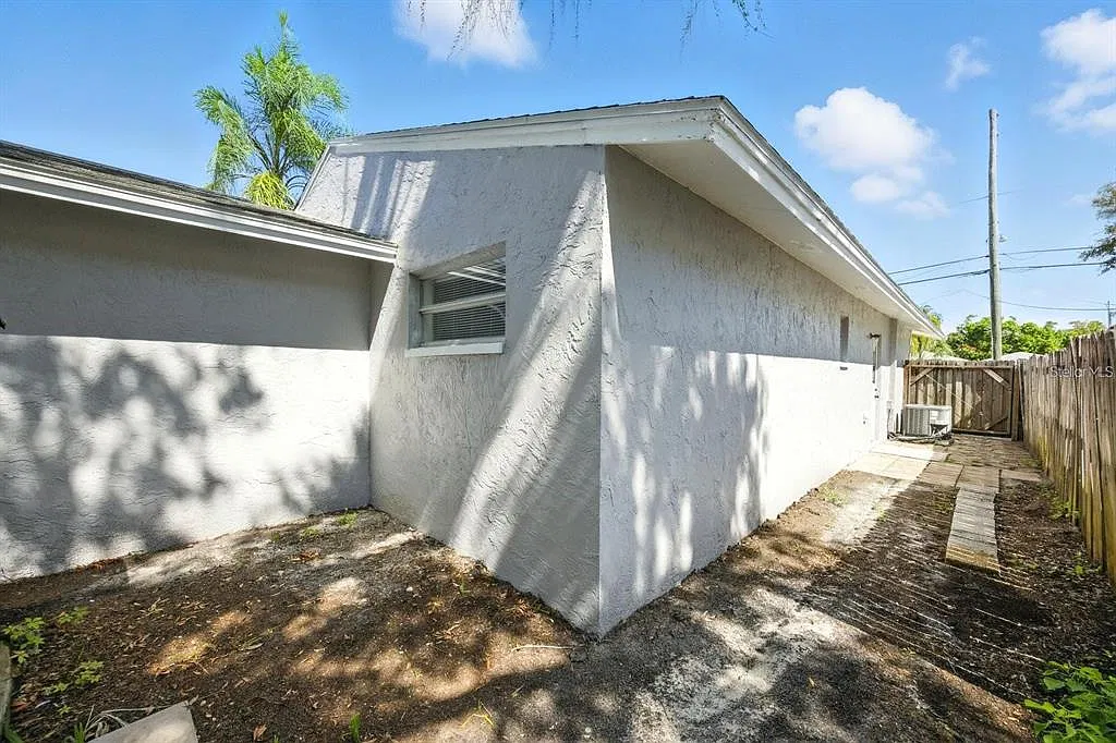 2 bed, 1.0 bath, 1008 sqft, $1,950 — Photo 4