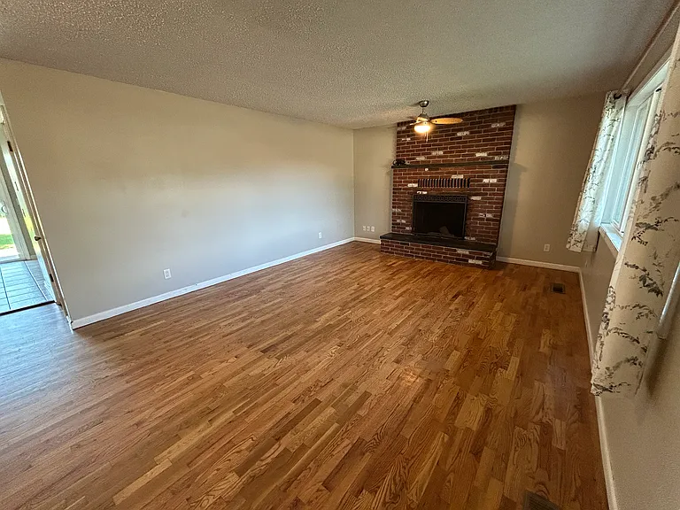 1816 Dixon Ave — Photo 3