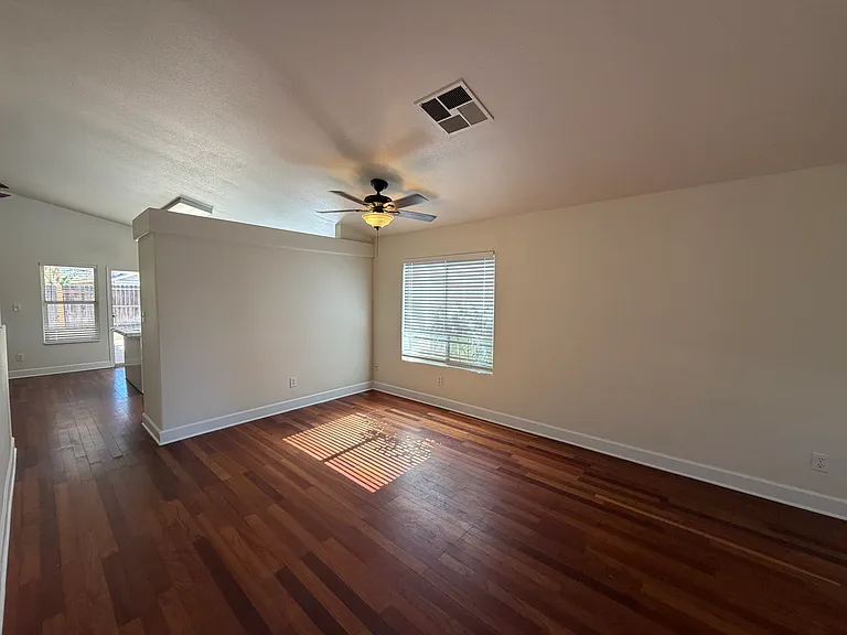 8319 Hemlock Ct — Photo 7