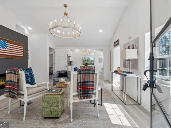 6337 Lakeview Dr, Buford, GA 30518