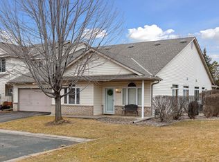 1264 Crystal Pl E, Chaska, MN 55318