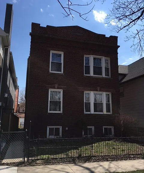 1959 W Farragut Ave #1R — Photo 1