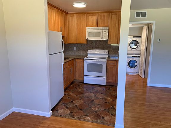 3rd image of 1114 Village Dr APT 10
