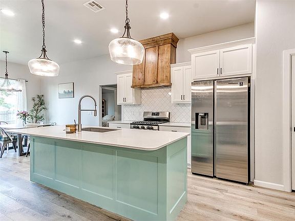 5th image of 1720 W Zachary Way