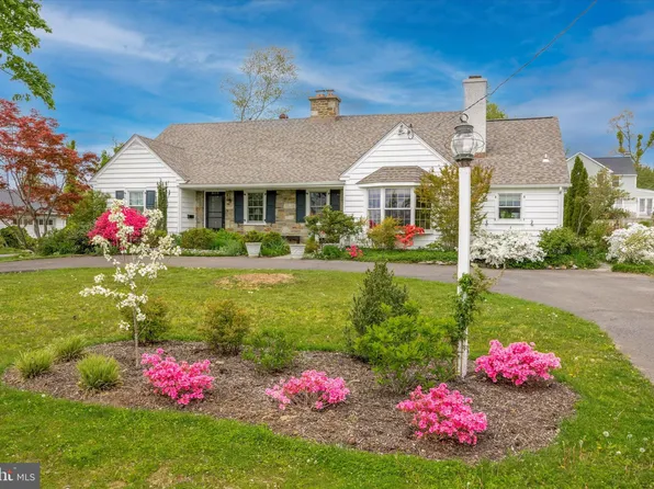 306 Washington Ln, Fort Washington, PA 19034