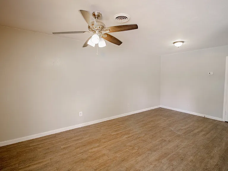 2812 43rd St #6 — Photo 5