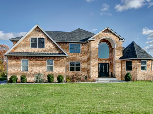 https://photos.zillowstatic.com/fp/f2129928830aa684c7b1840c07f525a2-p_e.webp