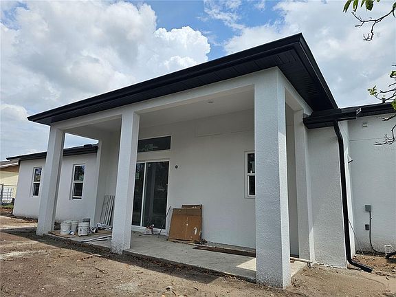 2nd image of 292 Gardenia Rd