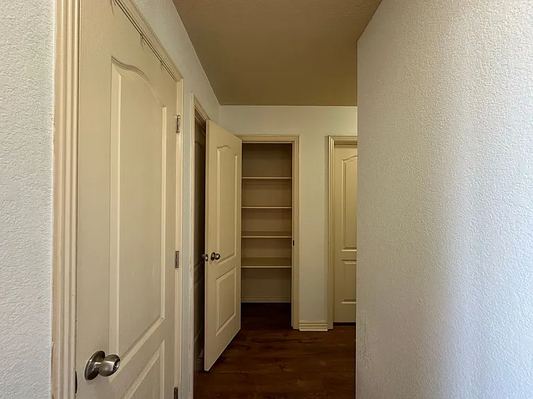 612 Windbrook Ct — Photo 23