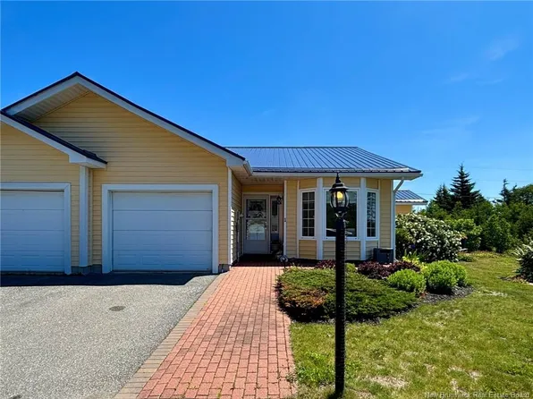 13 Ragged Point Rd #1, Grand Manan, NB E5G 0A3