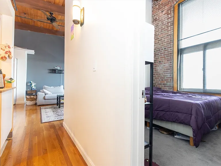 320 W 2nd St #512 — Photo 8