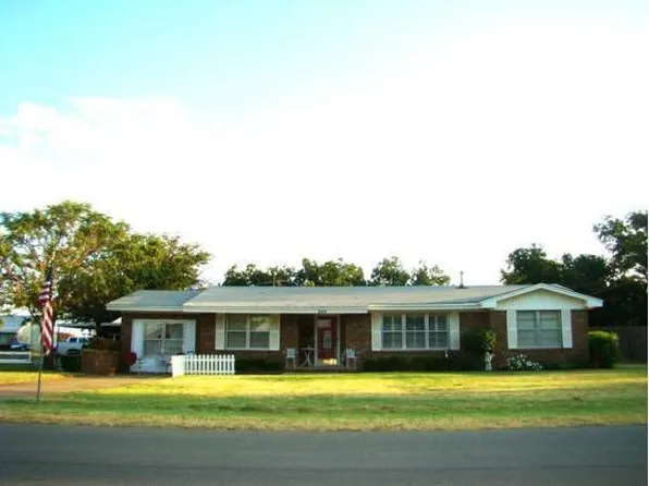 204 E Jefferson Ave, Iowa Park, TX 76367