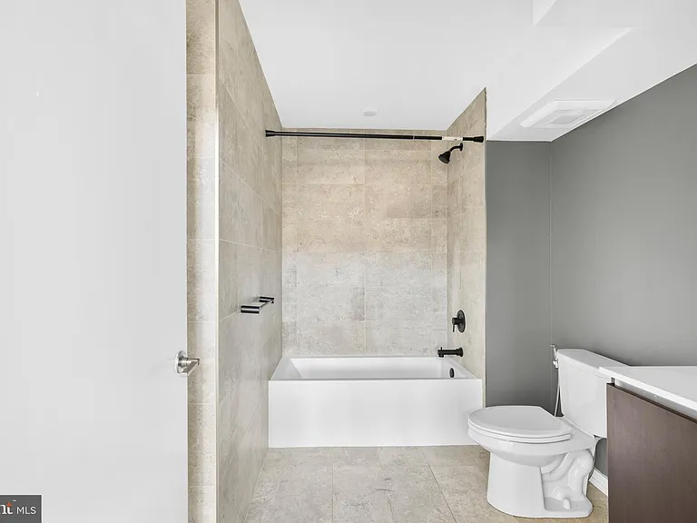 455-459 N 5th St #3 — Photo 8