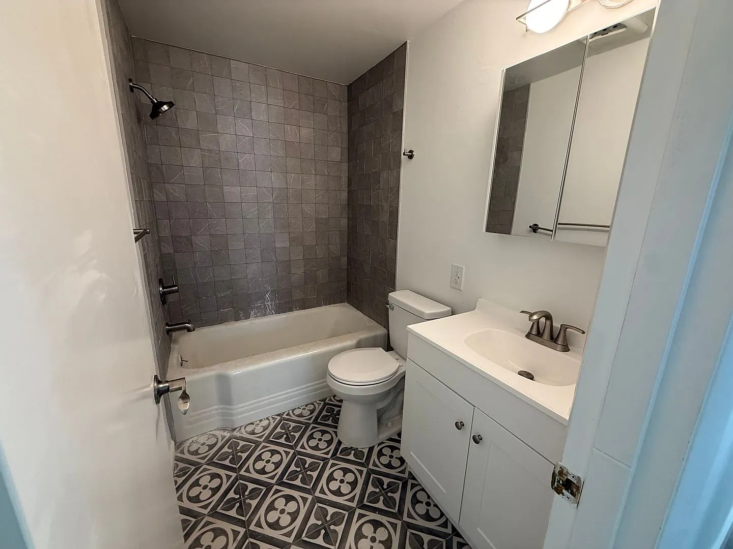 Tastefully Updated Ranier Beach 2bd 1bath Duplex unit! — Photo 2