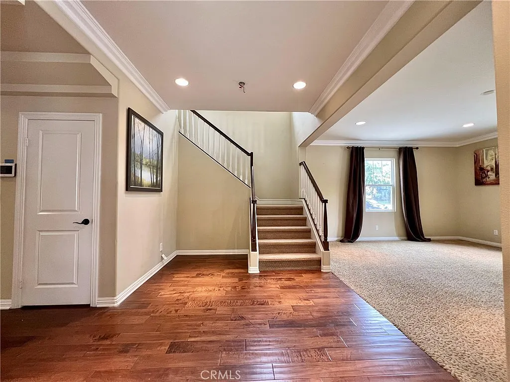 6 bed, 4.5 bath, 3676 sqft, $4,000 — Photo 2