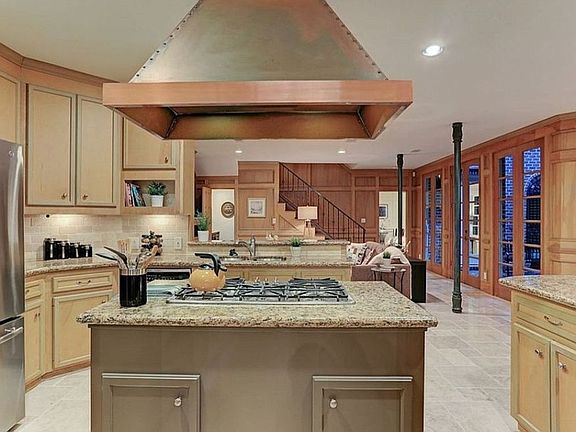 4th image of 9071 Briar Forest Dr