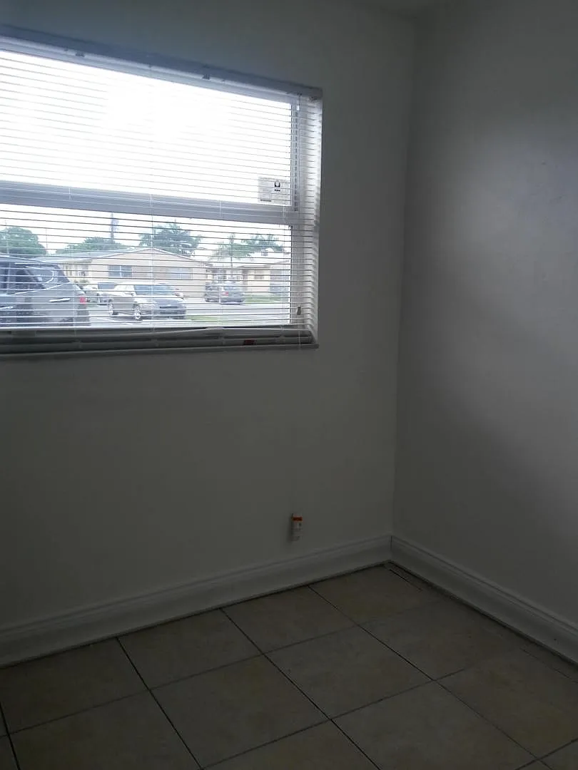 LC 21:840 NW 10th St — Photo 3