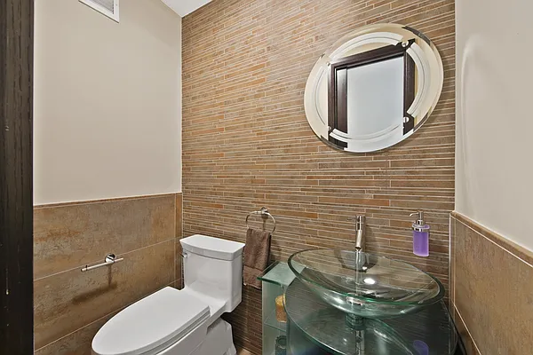 Sold by Nest Seekers International | media 11