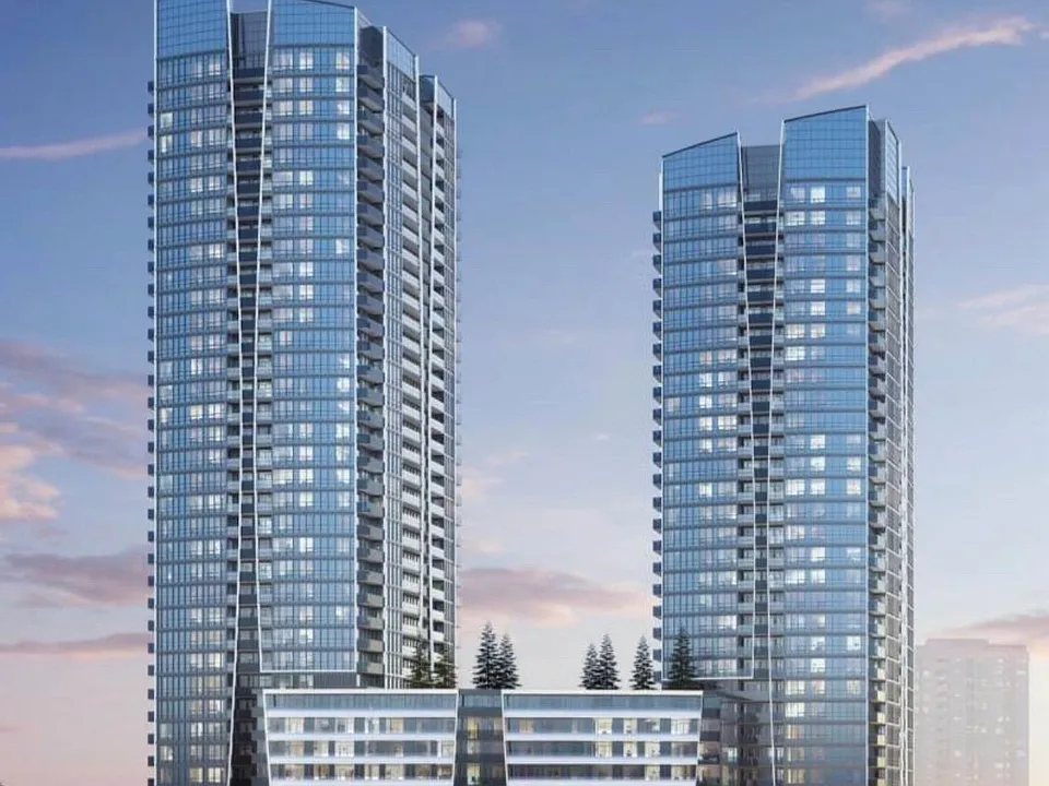 30 Upper Mall Way #2006