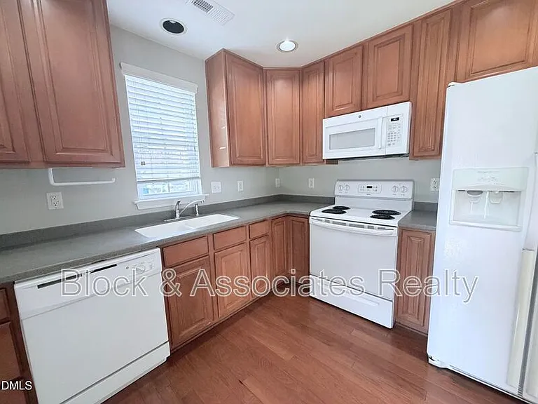 9812 Grettle Ct — Photo 4