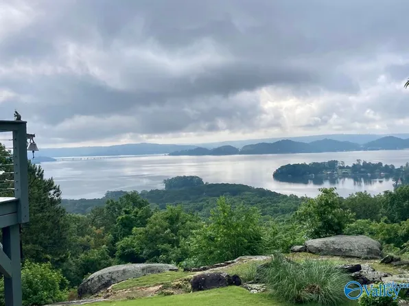 200 Granada Ln, Guntersville, AL 35976