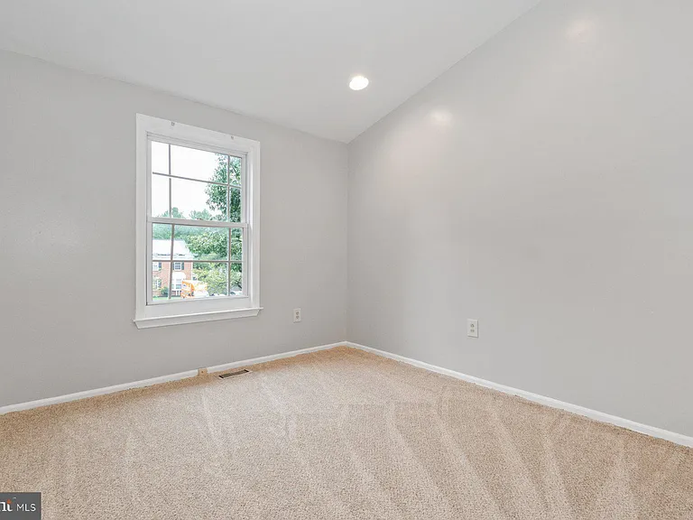 54 Hamlet Dr — Photo 15