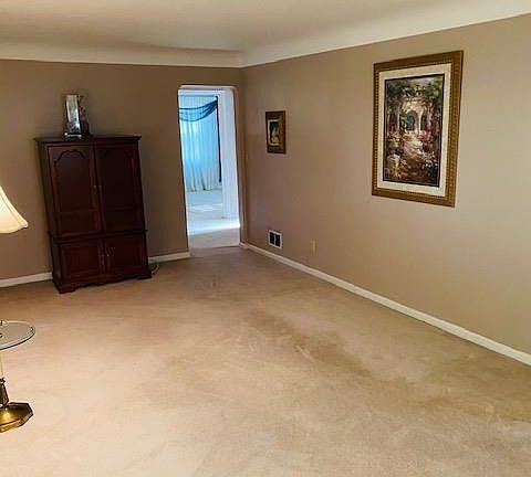 5th image of 10438 Maria Ave