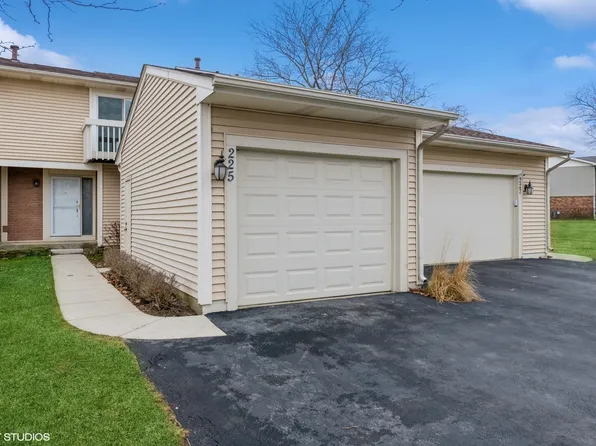 225 Colony Ct, Vernon Hills, IL 60061