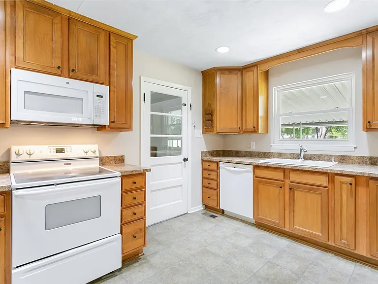 208 Longhill Rd — Photo 11