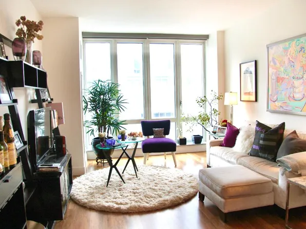 250 East 53rd Street image 1 of 16