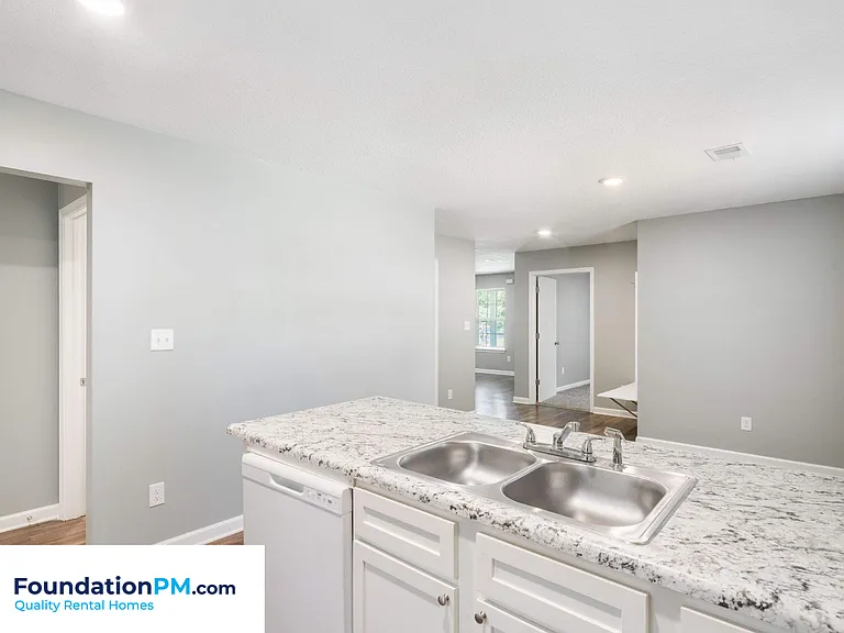 3985 Willowview Ave — Photo 2
