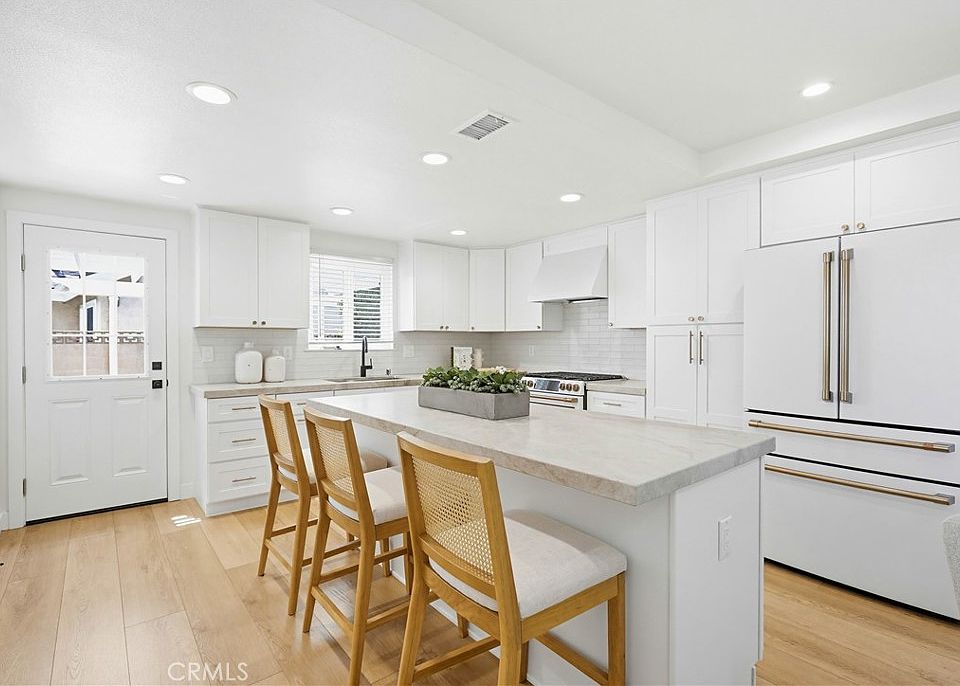 1st image of 531 W Brentwood Ave