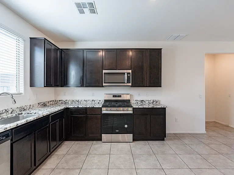 908 W Calle Sucre — Photo 6