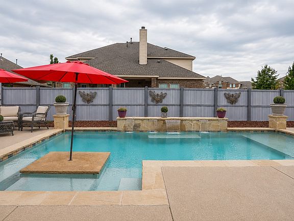 2nd image of 1002 Grover Ct