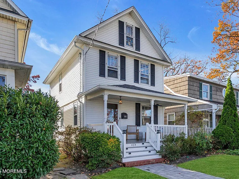 435 Norwood Ave — Photo 1