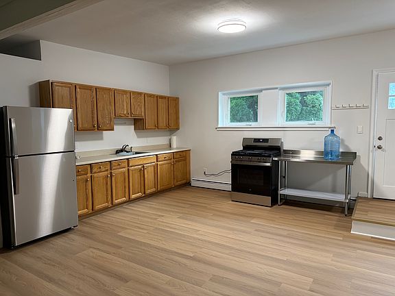 4th image of 2 Osborne Ln APT 3