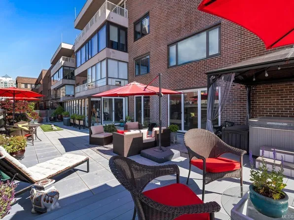 525 Broughton St #306, Victoria, BC V8W 3E2