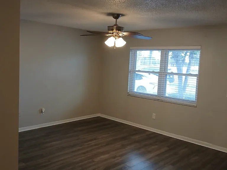 9109 W Hillsborough Ave #J107 — Photo 2