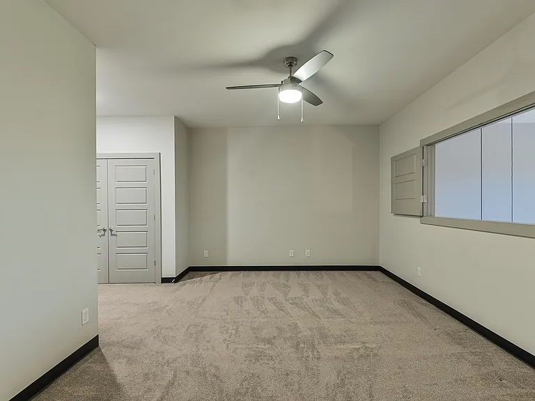 703 Lyndon Ln — Photo 19