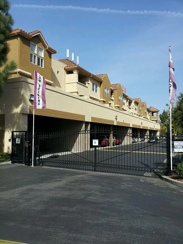 Flora Vista — Photo 3
