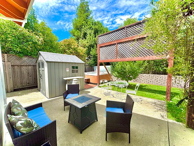 121 Nottingham Way — Photo 21
