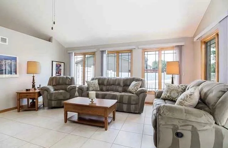 19430 Lisadell Dr — Photo 7